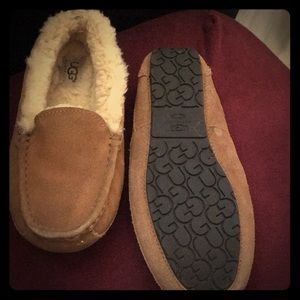 Boys Ugg slippers size 3